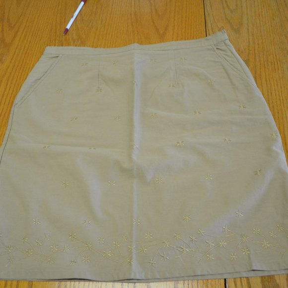 St. John's Bay pencil skirt - Size 16 - 21 1/2" - Picture 1 of 3